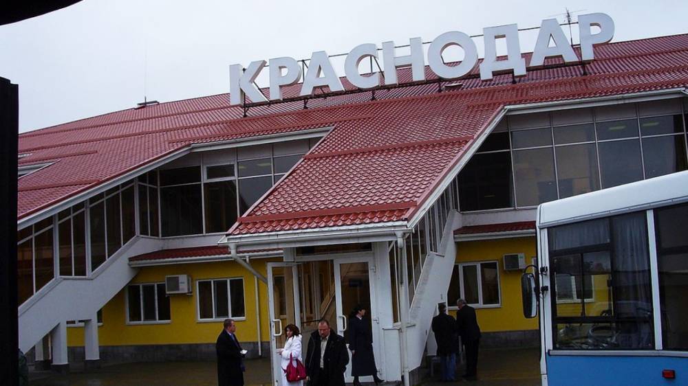 Аэропорт Краснодара приостановил сообщение из-за непогоды