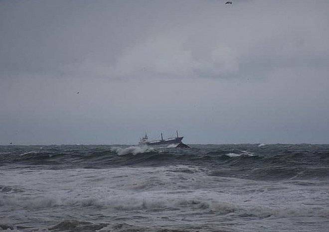 Стало известно о двух погибших при крушении российского судна в Черном море