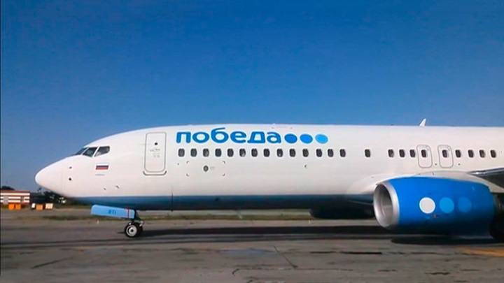 Самолет "Победы" не долетел до Москвы из-за пассажира, которому стало плохо