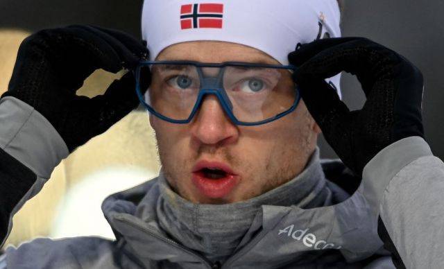 Норвежец Тарьей Бё выиграл масс-старт на этапе КМ по биатлону в Оберхофе