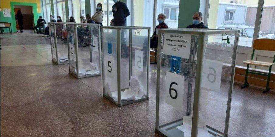 Полиция фиксирует нарушения на повторных выборах в Броварах и Борисполе: скрытая агитация, «карусели» и сетки