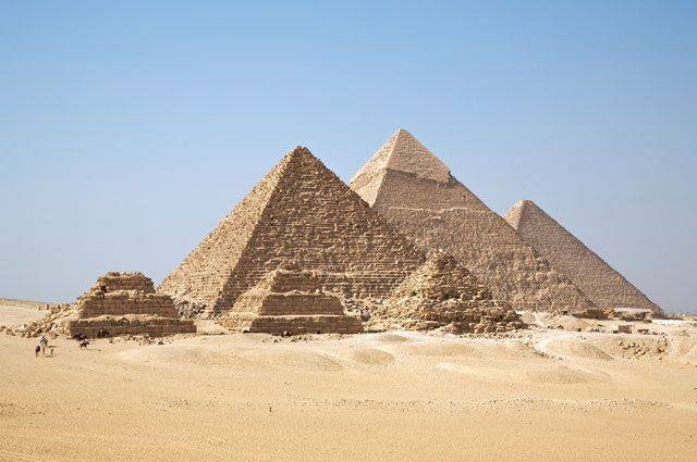 Около Каира нашли древний храм и 50 саркофагов