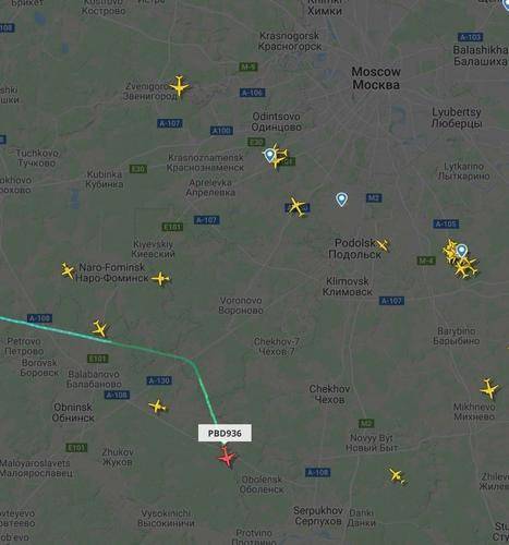 Самолет с Навальным изменил маршрут и теперь летит не во Внуково, а на запасной аэродром