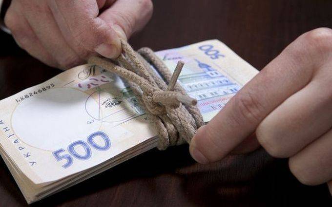 В Запорожской области бухгалтер незаконно насчитывал себе двойную зарплату