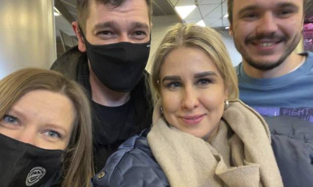 В аэропорту «Внуково» задержали соратников Алексея Навального, которые приехали его встречать