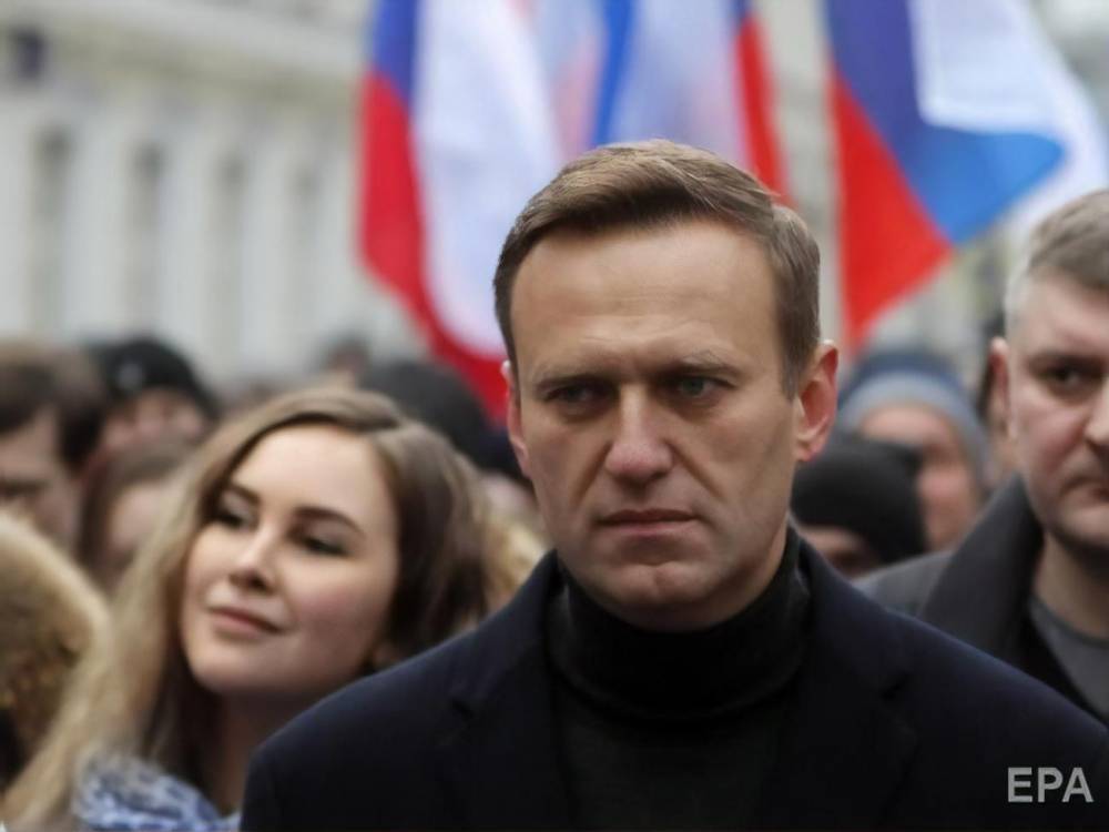 Встречающие Навального во Внуково скандируют: "Путина в отставку!"