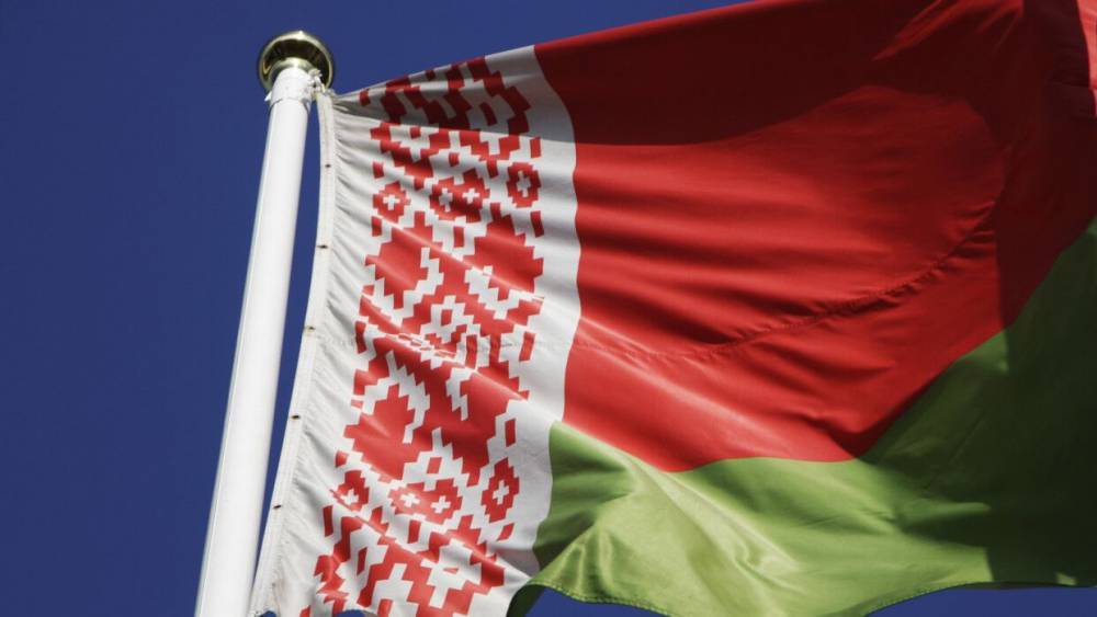 Число протестующих у белорусского посольства сократилось до десяти человек