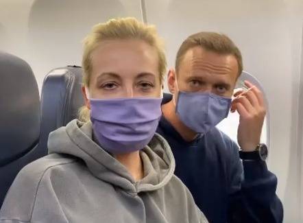 Дипломаты Европы и США потребовали освободить Навального, задержанного в аэропорту Москвы