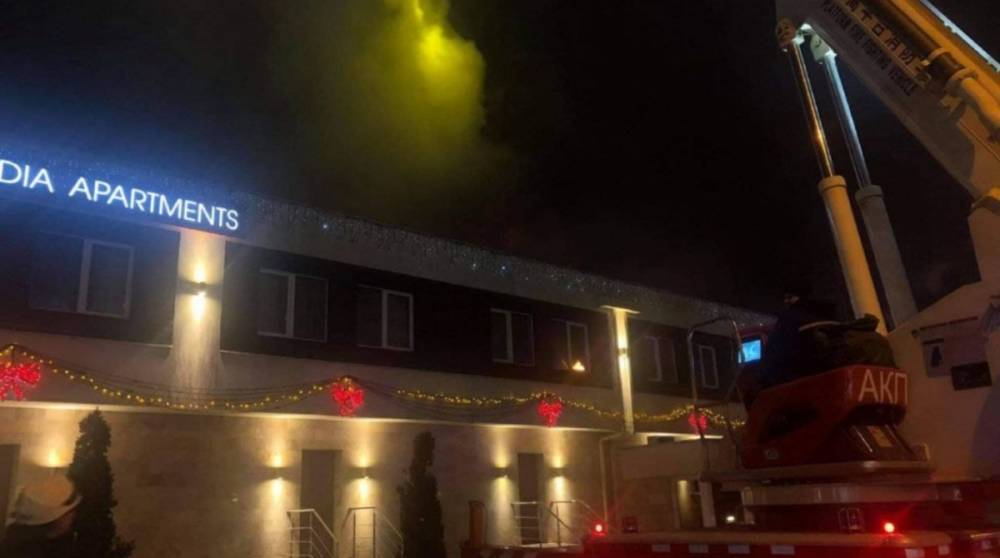 В Одессе горит отель, есть погибшие