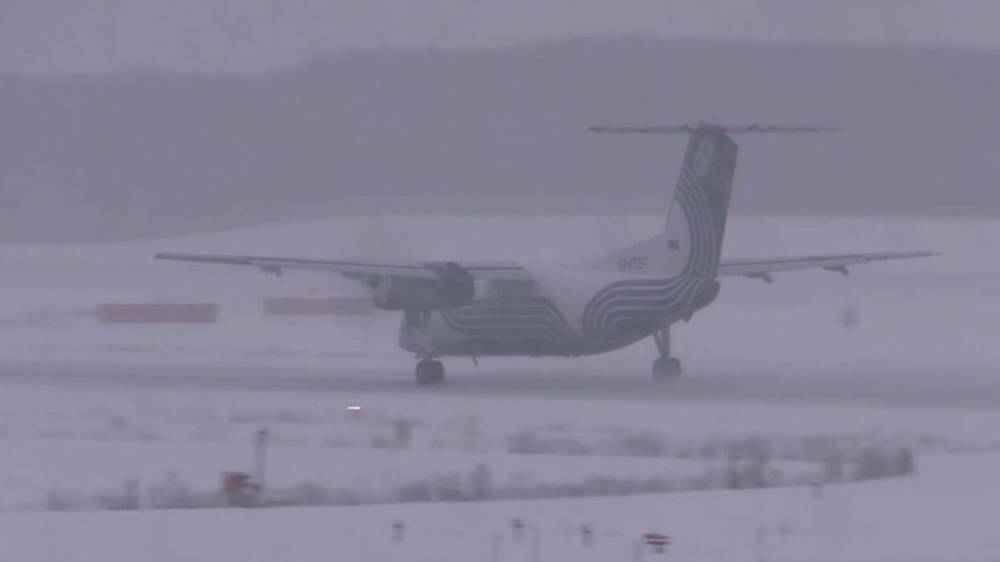 Самолет "Авроры" совершил аварийную посадку во Владивостоке