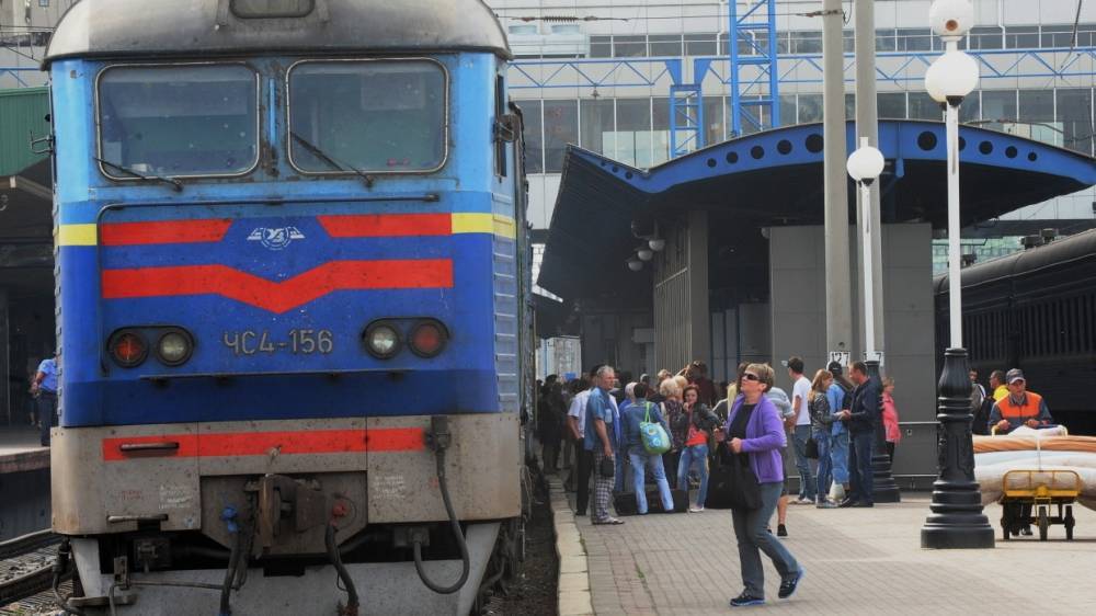 Экс-премьер Украины раскритиковал главу железной дороги за повышение тарифов