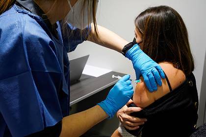 Доктор Мясников нашел опасность новостей о побочных эффектах западной вакцины