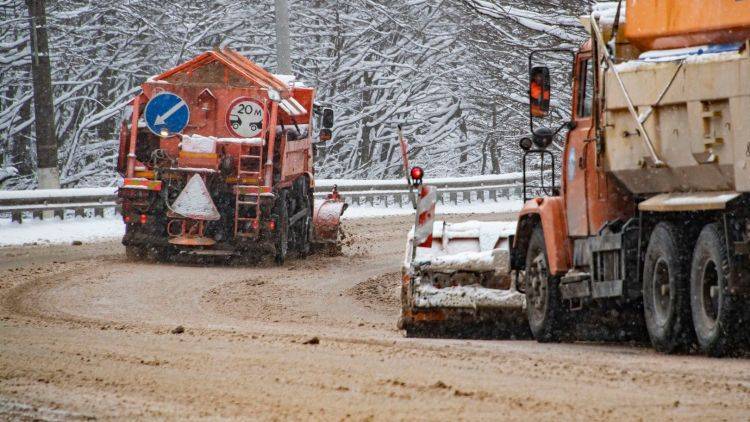 В МЧС рассказали о состоянии дорог в Крыму после снегопада