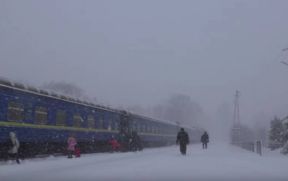 "Вся постель была мокрая": в поезде "Укрзализныця" затопило пассажиров, появились фото