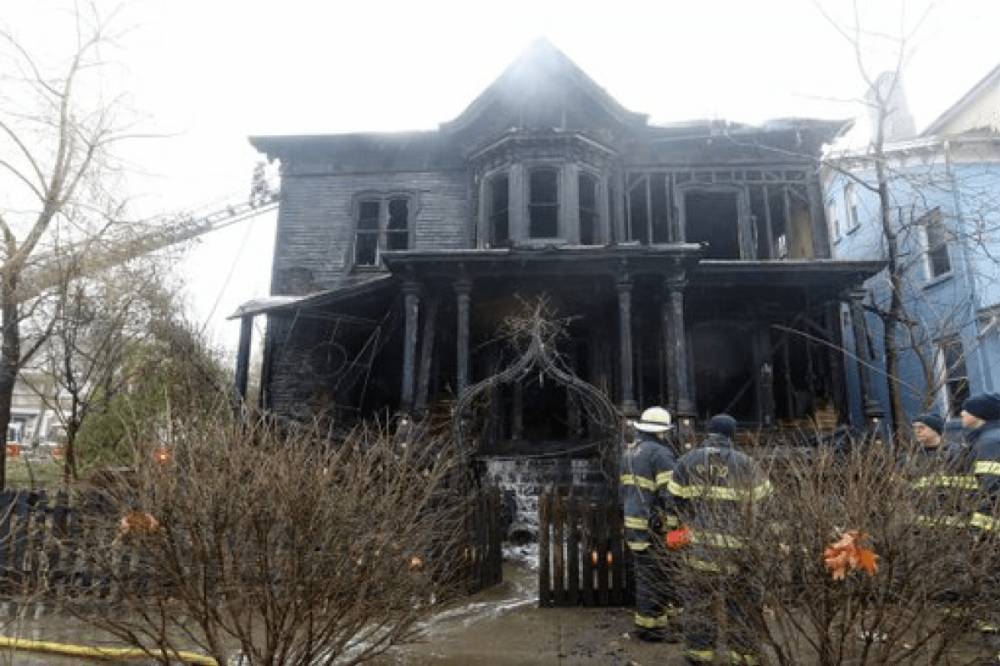 В Нью-Йорке сожгли исторический дом, где была расположена Церковь Сатаны