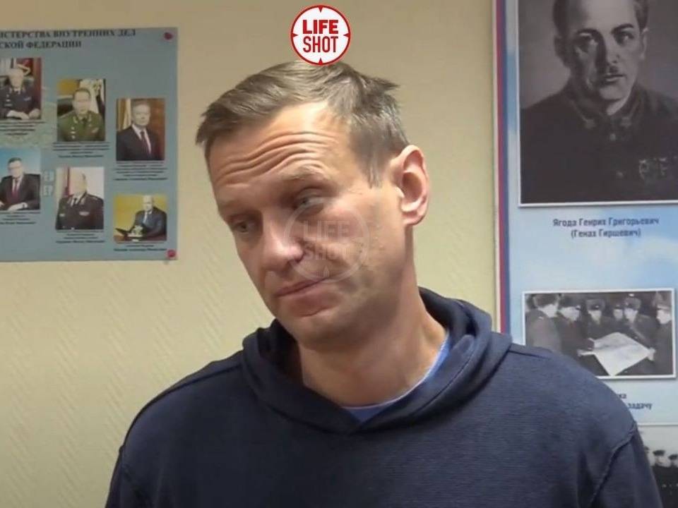 Комментаторы поражены "судом" над Навальным. Они считаю, это противоречит Конституции
