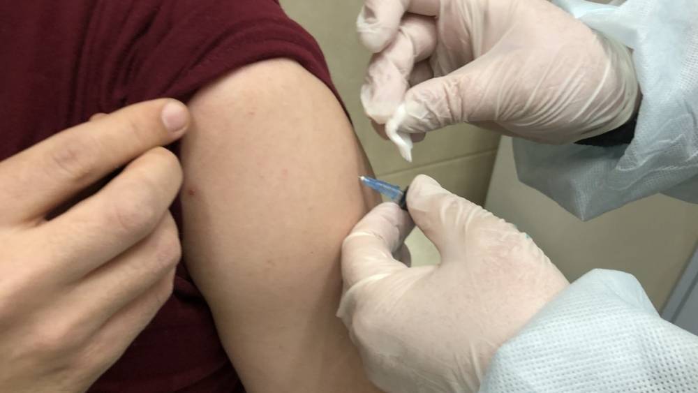 Процедура массовой вакцинации против коронавируса стартовала в РФ