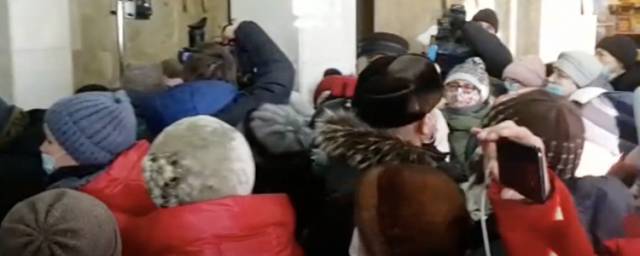 Жители Уфы ворвались в Дом Республики с требованиями по отоплению