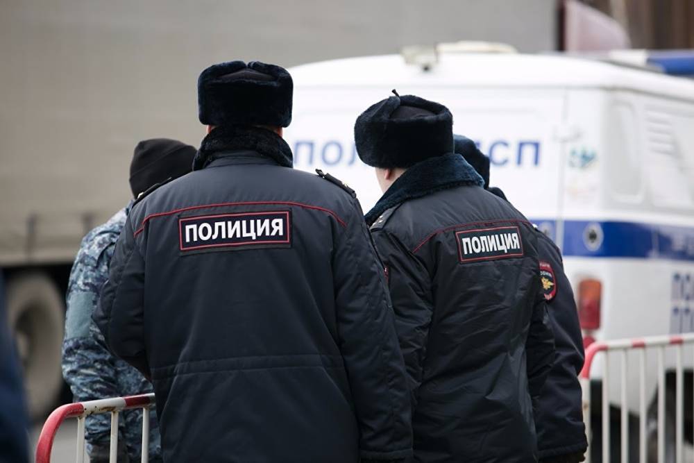 В Петербурге задержанных за пикеты в поддержку Навального уже два часа держат в автозаке