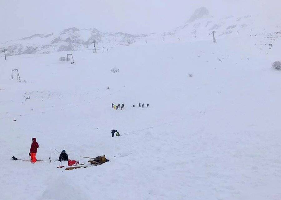 12 людей удалось спасти из-под снега после схода лавины на Домбае – очевидец