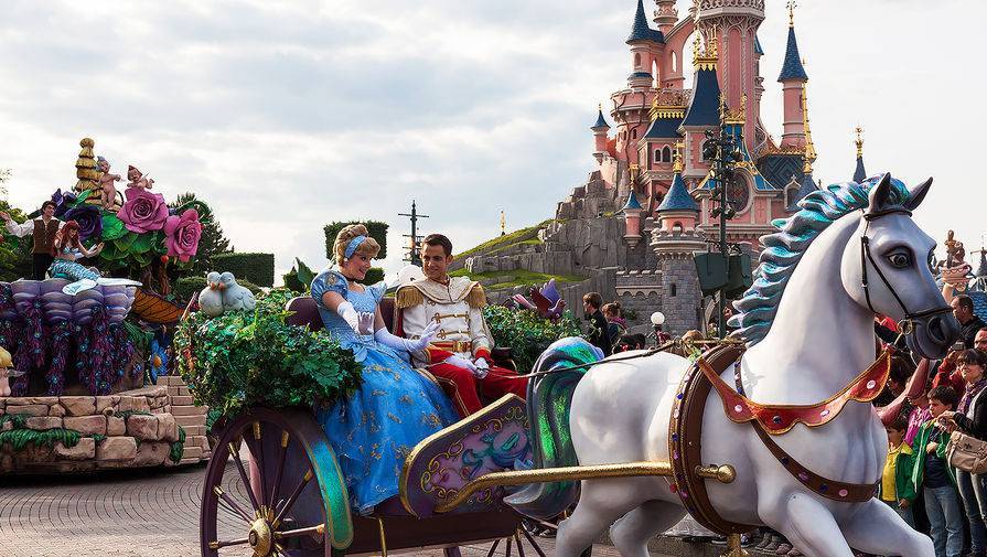 Парижский Disneyland отложил открытие на два месяца из-за пандемии