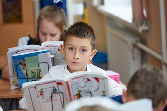 В России 97% школьников вернулись к очному обучению