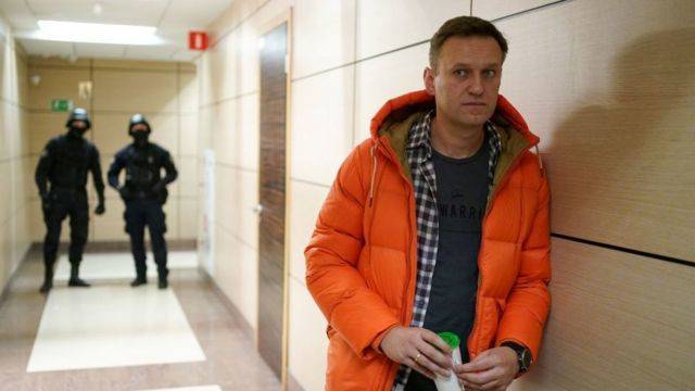 Штаб Навального готовит масштабные митинги по всей России: оппозиционер из зала суда записал обращение