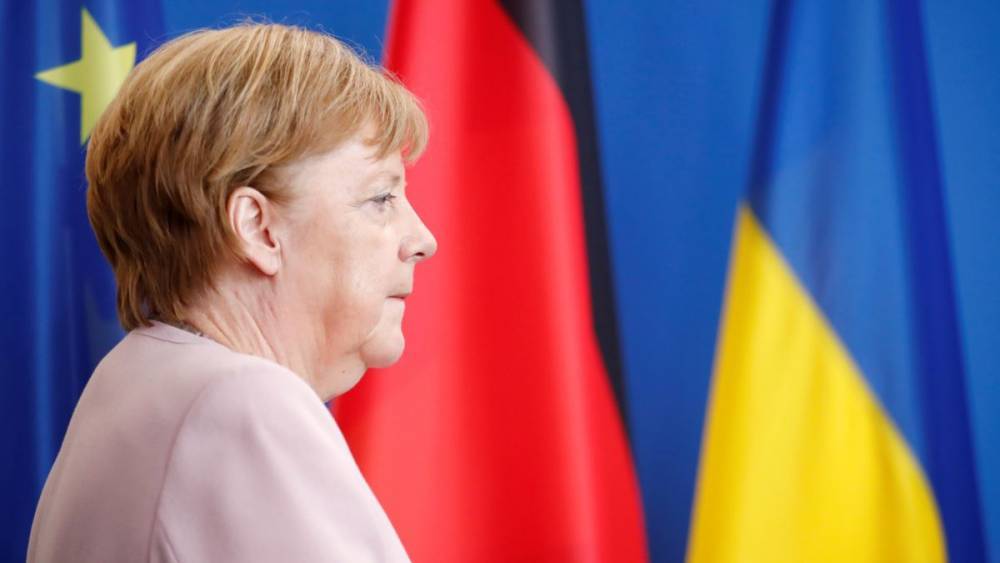 Ангела Меркель высказалась за более строгие меры самоизоляции