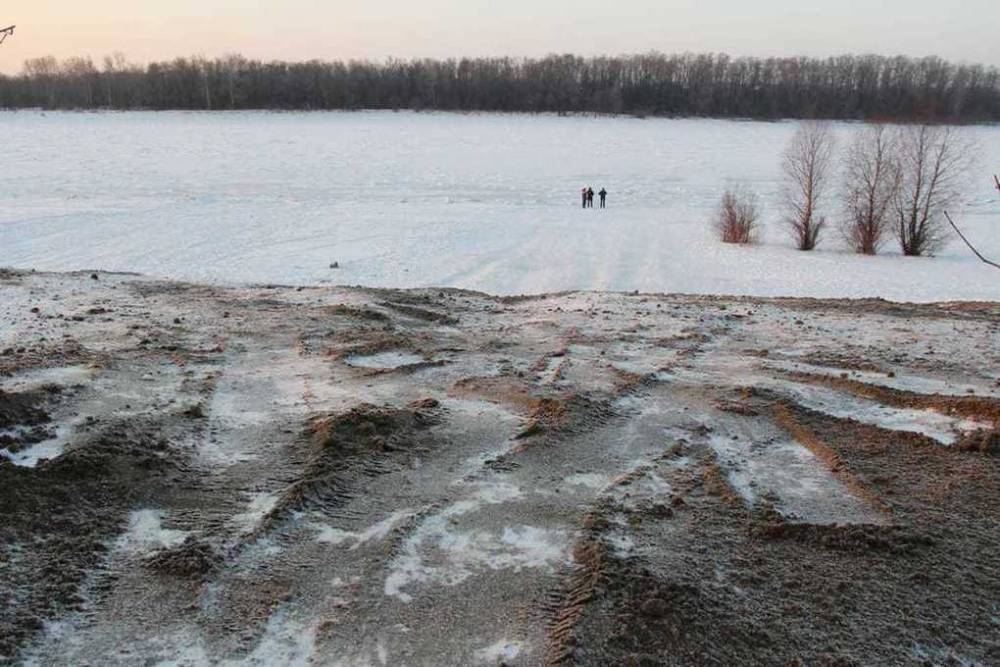 Омичей предупредили об опасности выхода на лед