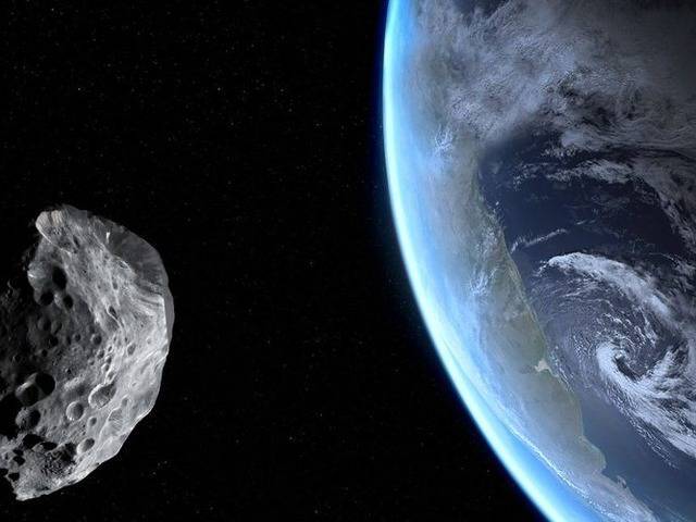 К Земле летит потенциально опасный астероид размером с кита