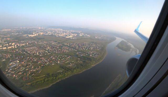 Пассажир снял на видео снижение и посадку самолёта в Кемерове