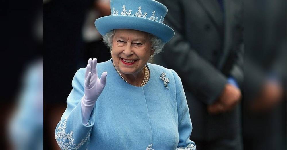 По 94 доллара за пару: королева Елизавета II начала торговать носками
