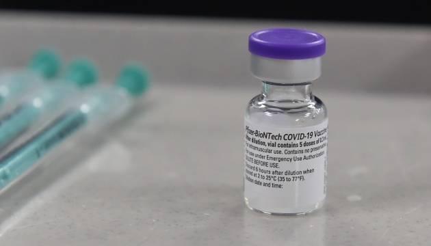 Смерти и «побочка» от вакцины Pfizer: больше манипуляции, чем правды