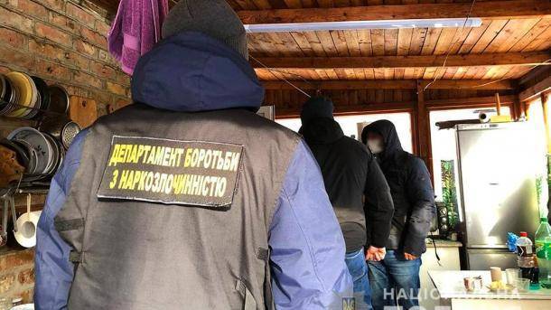 Изготавливали метадон: на Киевщине полиция разоблачила нарколабораторию