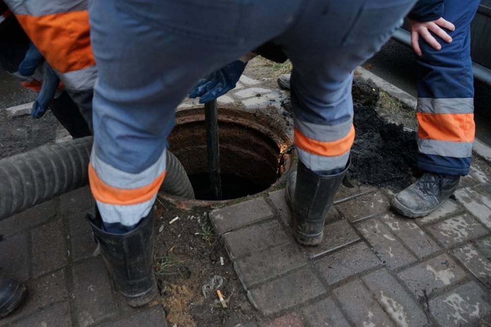 Водоканал назвал салаты причиной засоров в петербургской канализации