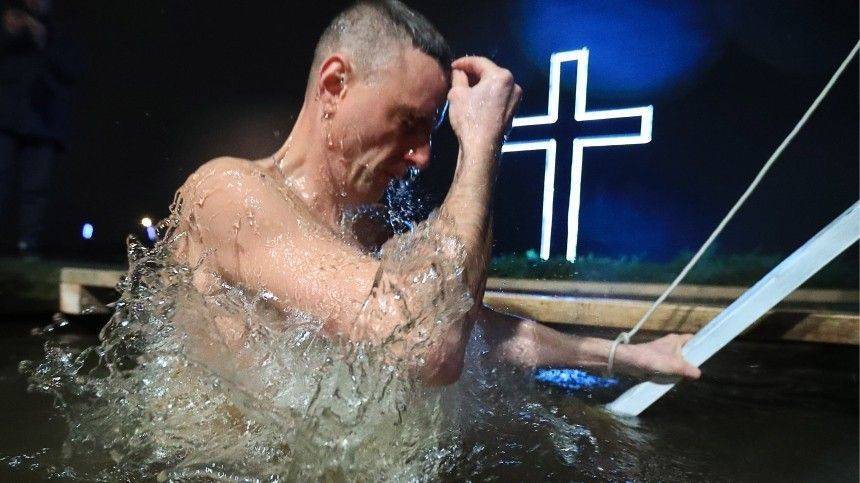 От Сахалина до Сирии: россияне отмечают Крещение Господне