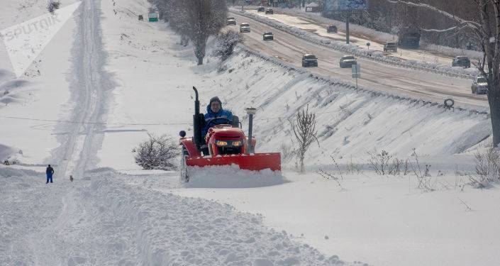 Большинство дорог в областях Армении закрыты или труднопроходимы из-за сильного снегопада
