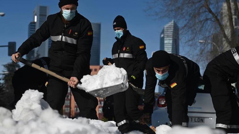 Аномальные снегопады в Испании: Мадрид снова объявили зоной бедствия – впечатляющее видео