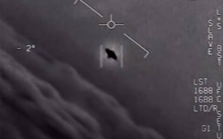 Охота на "летающие тарелки": 3 видео с НЛО, подлинность которых не отрицают в ВМС США