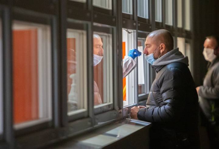Более 16 тысяч человек в Петербурге сдали тест на коронавирус за минувшие сутки