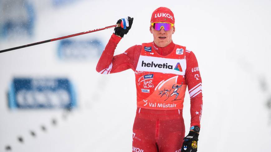 Большунов первым пробежал 15 километров классическим стилем на «Тур де Ски»
