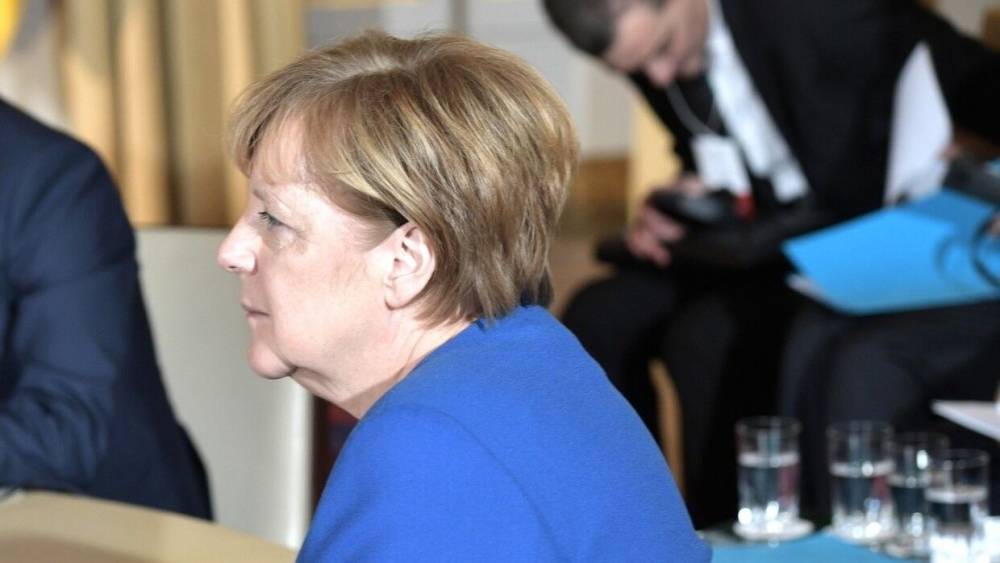 Меркель продлила жесткий карантин в Германии до Дня Святого Валентина