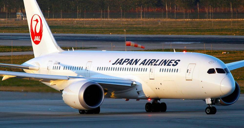 В Японии экстренно сел самолет с трещиной в стекле кабины пилотов