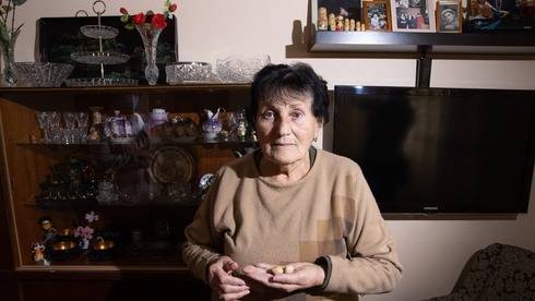 В холодной квартире, без теплых вещей: 87-летняя Нонна просит о помощи