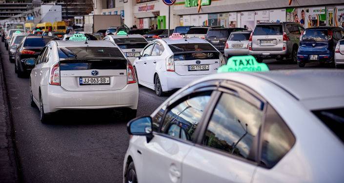 Водителей тбилисских такси обяжут тестироваться на коронавирус каждые две недели
