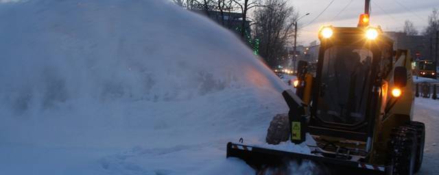 Сегодня на тротуарах Барнаула начала работать новая снегоуборочная техника
