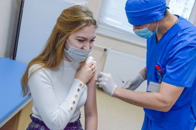Опрос: 52% украинцев не готовы прививаться от коронавируса бесплатно