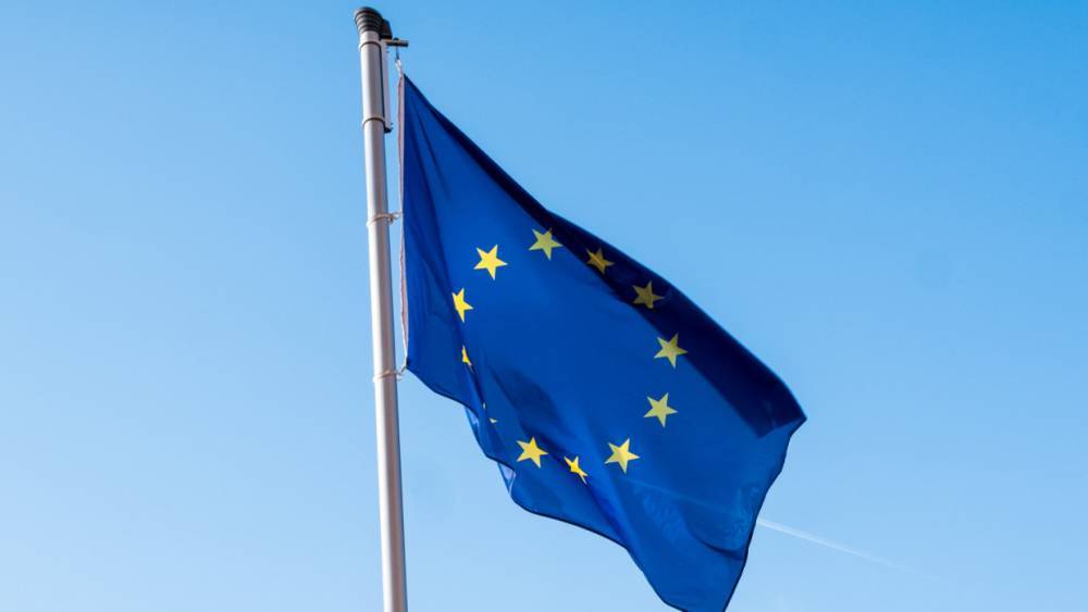 Евросоюз планирует усилить роль евро по отношению к доллару