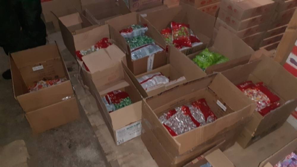 Астраханские таможенники изъяли из продажи более 190 кг конфет фабрики экс-президента Украины