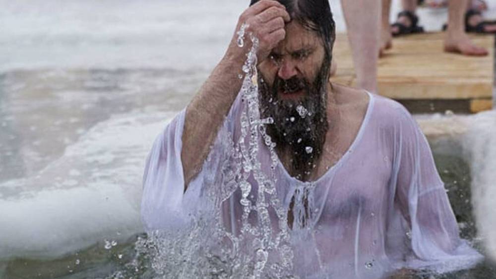 В Киеве после купания на Крещение к врачам обратились 8 человек